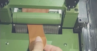 女鞋大底如何上膠？